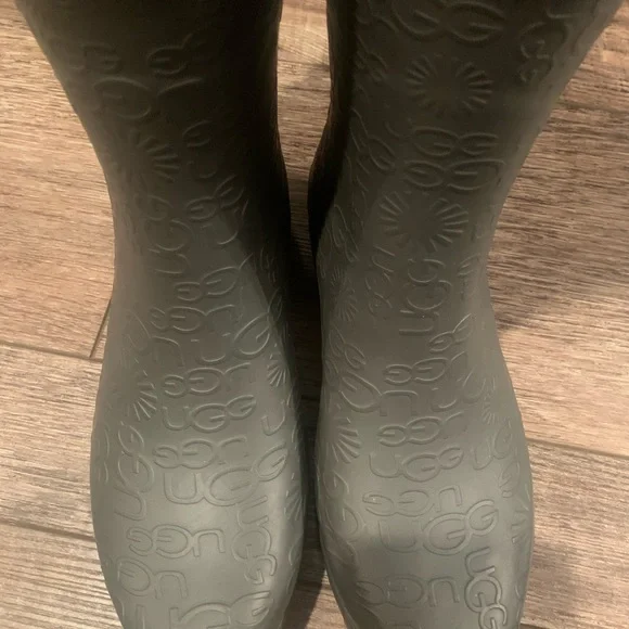 UGG rain boots - Picture 2 of 9